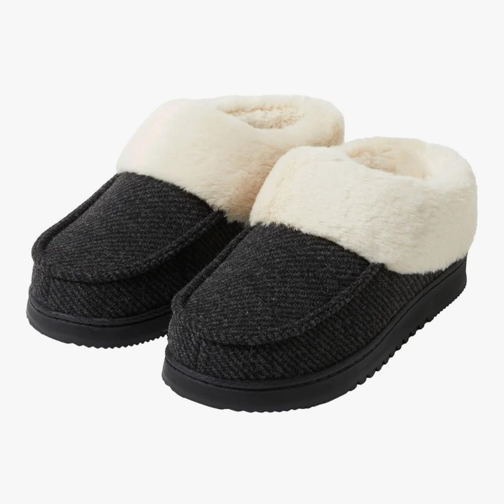 Dearfoams Men's Black and Cream Slippers